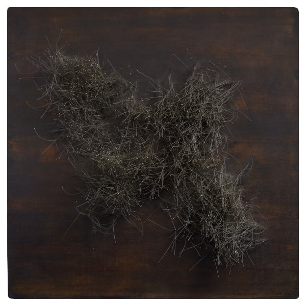 Pol Bury 2813 Points Blancs fils en nylon, bois et moteur 99,5 x 99,5 x 17,8 cm 39 11/64 x 39 11/64 x 7 1/64