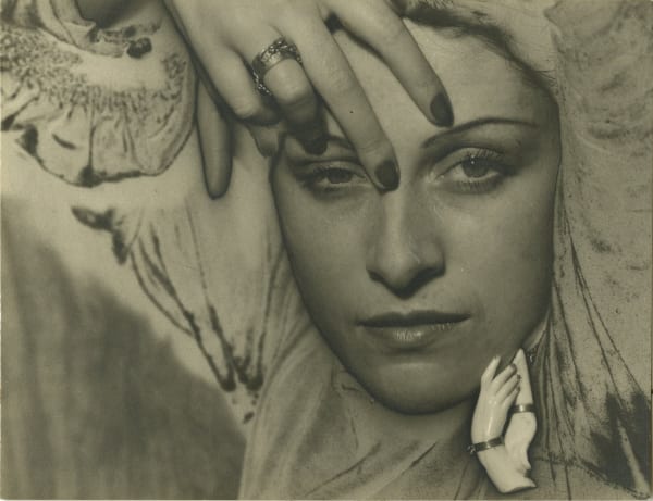Man Ray Dora Maar Tirage argentique d'époque solarisé 8,4 x 6,4 cm (disponible) 8,4 x 6,4 cm (available)
