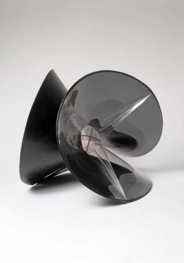 Naum Gabo Spheric theme : black variation rhodoide transparent et celluloïde noir 42,5 cm de diamètre 42,5 cm diameter