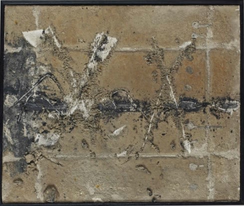 Antoni Tapies Ocre gris avec graffitis huile et sable sur toile 54 x 65 cm