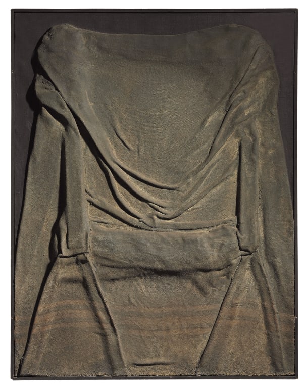Antoni Tapies Tela plegada (Folded Canvas) Huile, toile de jute et sable sur toile 116 x 89.2 x 7 cm 45 5/8 x 35 1/8 x 2 3/4 in.