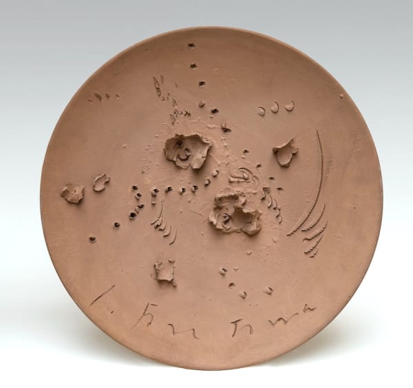 Lucio Fontana Concetto Spaziale céramique brute gravée 43,8 x 5,7 cm