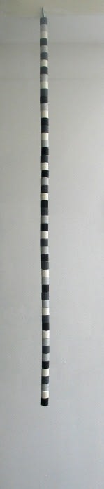 Saâdane Afif Stalactites (Few More Mistakes), 2004 barre de bois rond 190 x 3,5 cm