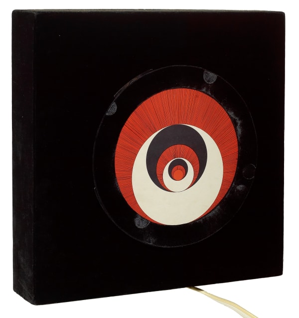 Marcel Duchamp Rotorelief 6 disques en carton et un tourne disques - Un des disques est monogrammé au crayon no 50/150 sur une plaque de cuivre - au dos du tourne disques editeur Arturo Schwartz tourne-disques: 38 x 38 x 9 cm 6 1/2 by 10 in.