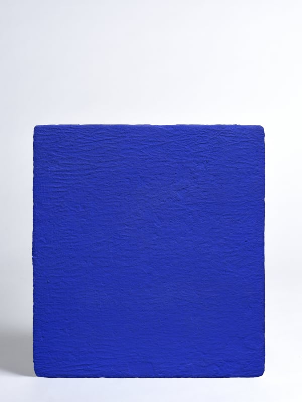 Yves Klein Monochrome bleu sans titre (IKB 314) Pigments purs et résine synthétique sur gaze montée sur panneau. 33 x 30,5 cm 13 x 12 in.