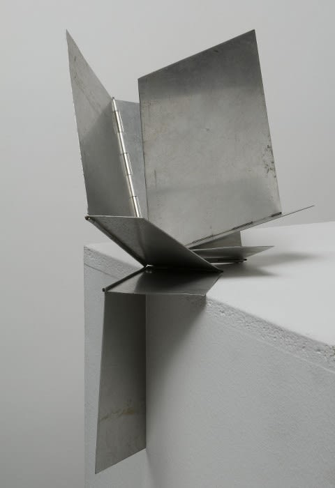 Lygia Clark Bicho 'Monumento a todas as situaçoes' sculpture en aluminium 22 x 22 x 21 cm (disponible) 21 1/2 by 17 3/4 in. (available)