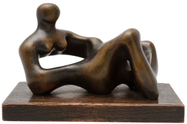 Henry Moore Recumbent figure bronze 13 x 8,4 x 7 cm