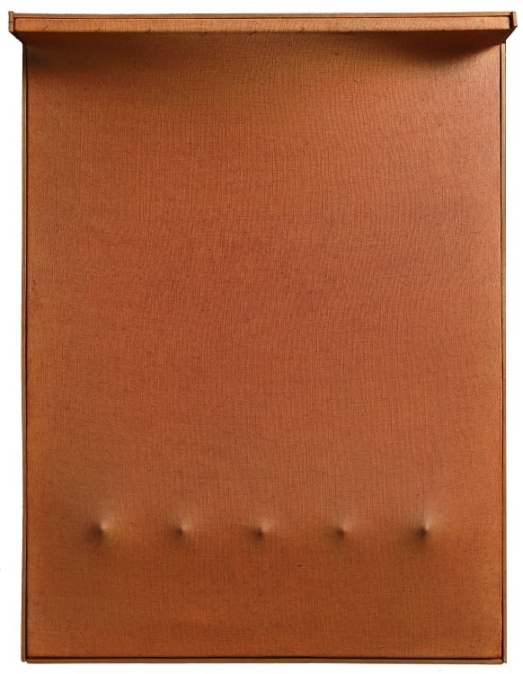 Enrico Castellani Superficie arancione acrylique sur toile 80 x 60 cm