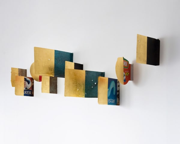 Darío Escobar Mensajes cifrados Nº17, 2022 Metal, pigments and gold