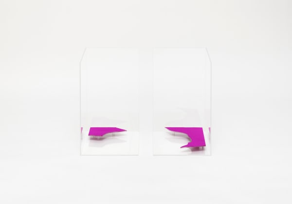 Charlotte Brüel Invisible sculpture Bifurcated sculpture with pointed forms, 2022 Acrylic plates 5 and 6 mm, acrylic tubes (2,5), gold base and Chinese violet color pigment