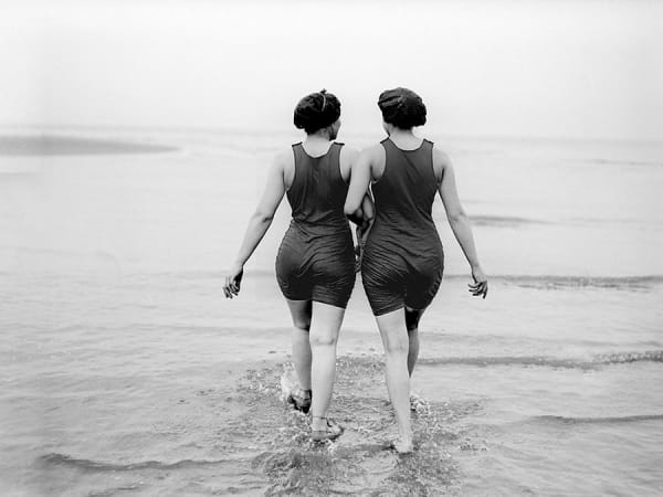 Neurdein, Entering the water, Circa 1920