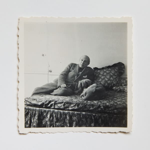 Dora Maar, Pablo Picasso and his dog, Kazbek, at Dora Maar's apartment, 6 Rue de Savoie, Paris (Pablo Picasso et son chien, Kazbek, chez Dora Maar, 6 rue de Savoie, Paris), c. 1942