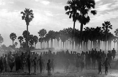 Sebastião Salgado, Maper Payem area, Rumbek District, Southern Sudan, 2001