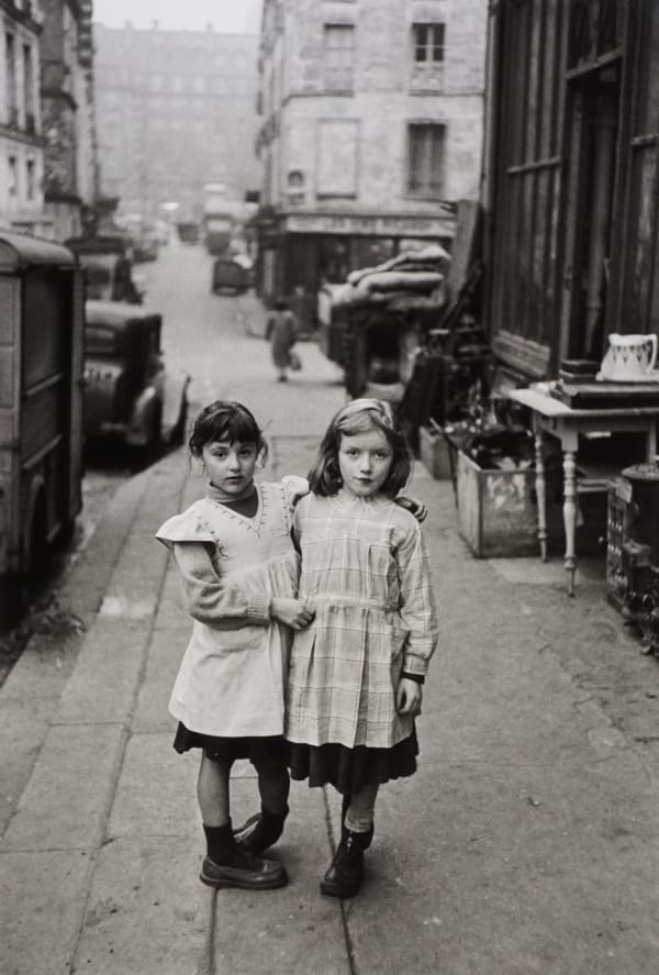 Edouard Boubat, Deux Fillettes à Maubert, Paris, 1952