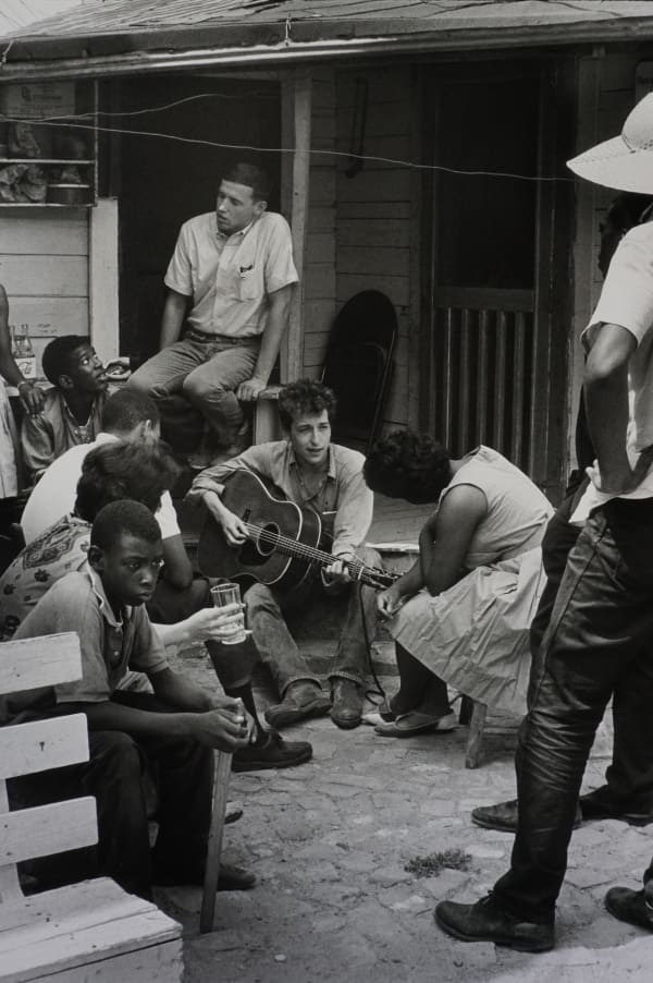 Danny Lyon, Bob Dylan Behind the SNCC Office, 1963