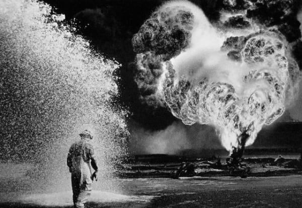 Sebastião Salgado, Chemical sprays protect this fire fighter against the extreme flame temperature. Greater Burhan Oil Field, Kuwait, 1991