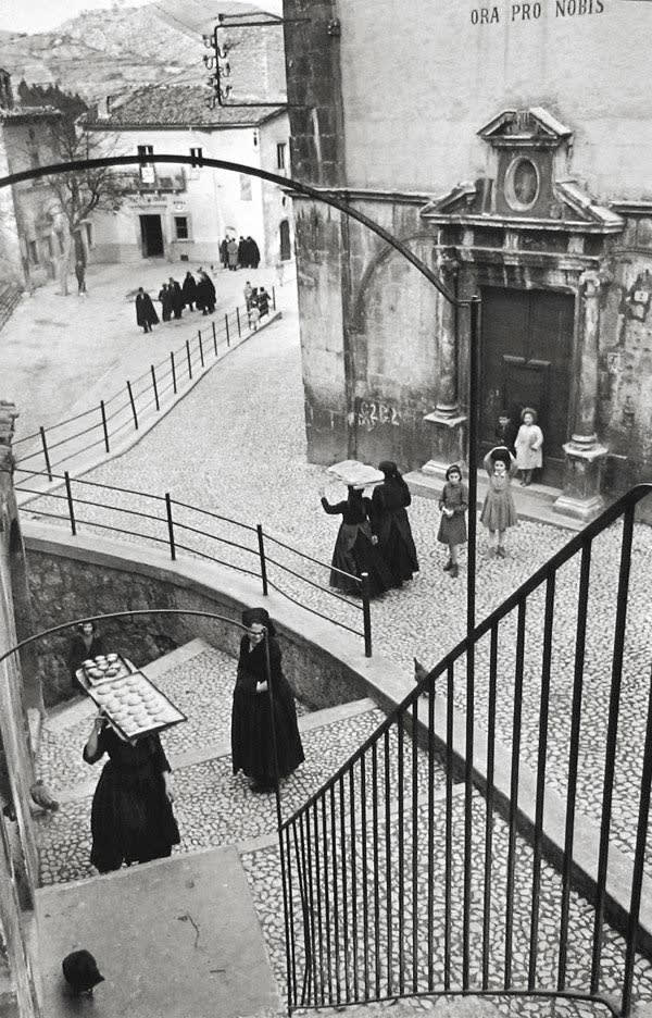 Henri Cartier-Bresson, Aquila Degli Abruzzi, Italy, 1952, printed later
