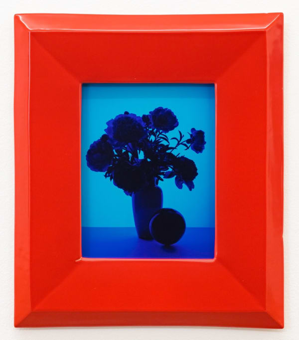 Shirana Shahbazi, Vase Blau (rot), 2020