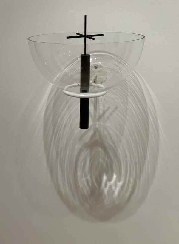 L'origine du monde, 2009 Verre et métal / Glass and metal Luc Courchesne 12.25 x 11,75 " 31 dia x 29 cm