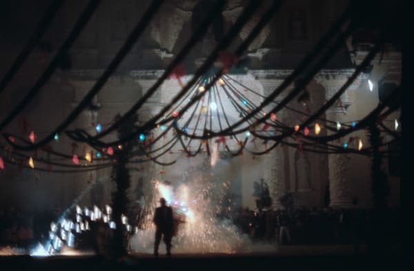 Antigua Guatemala, Guatemala, Christmas, 1968 (imprimée / printed 2023) Impression à jet d'encre de qualité archive / Archival pigment inkjet print Disponible en trois formats différents (petit, moyen, grande - voir dimensions approximatives ci-dessous). L'édition de chaque format est limitée à 5. Available in three different sizes (small, medium, large - see approximate dimensions below). Each size is limited to an edition of 5. 11" x 14" image - 1,500$ 16" x 24” image - 3,000$ 20" x 30" image - 3,750$ Phyllis Lambert 17 x 25 1/4 " 43.2 x 64.1 cm