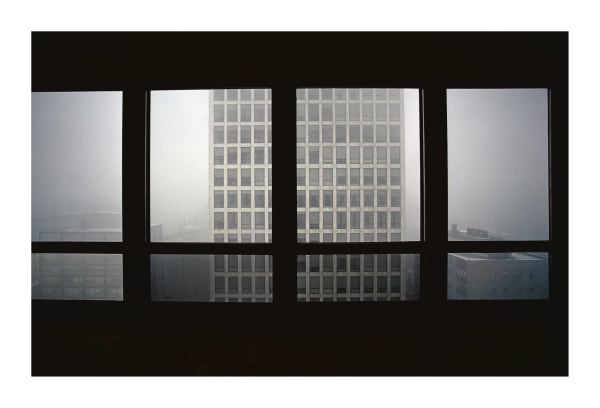 Myron Goldsmith, 260 East Chestnut, seen from Mies van der Rohe's 860 Lake Shore Drive, Chicago, Illinois, 1971 (imprimée / printed 2023) Impression à jet d'encre de qualité archive / Archival pigment inkjet print Disponible en trois formats différents (petit, moyen, grande - voir dimensions approximatives ci-dessous). L'édition de chaque format est limitée à 5. Available in three different sizes (small, medium, large - see approximate dimensions below). Each size is limited to an edition of 5. 11" x 14" image - 1,500$ 16" x 24” image - 3,000$ 20" x 30" image - 3,750$ Phyllis Lambert