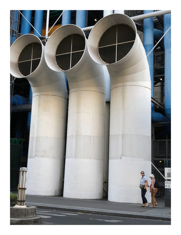 Renzo Piano and Richard Rogers, Centre Pompidou, Paris, France, 2018 (imprimée / printed 2023) Impression à jet d'encre de qualité archive / Archival pigment inkjet print Disponible en trois formats différents (petit, moyen, grande - voir dimensions approximatives ci-dessous). L'édition de chaque format est limitée à 5. Available in three different sizes (small, medium, large - see approximate dimensions below). Each size is limited to an edition of 5. 11" x 14" image - 1,500$ 16" x 24” image - 3,000$ 20" x 30" image - 3,750$ Phyllis Lambert 22 1/4 x 17 " 56.5 x 43.2 cm