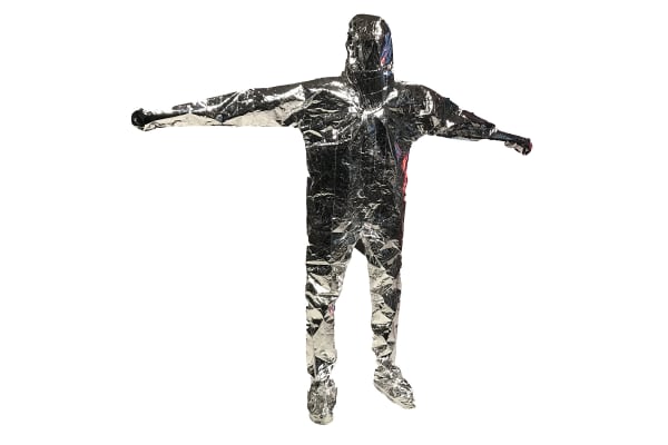 Lightproof Suit, 1982-1983 Mylar et satin noir + vidéo de la performance / Mylar and black satin + video performance (3 min 6 s) Luc Courchesne