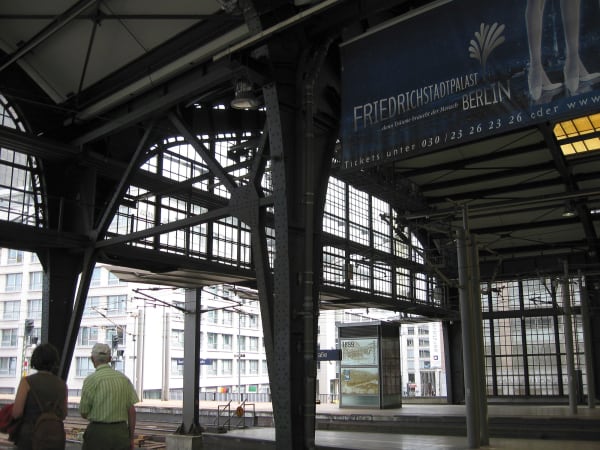 Phyllis Lambert, Friedrichstrasse railway station, Berlin, Germany, 2007 (imprimée / printed 2023)
