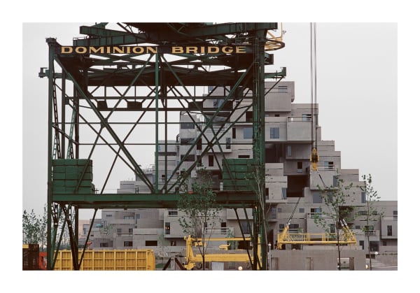 Moshe Safdie, Habitat 67 under construction, Cité-du-Havre, Montréal, Québec, 1967 (imprimée / printed 2023) Impression à jet d'encre de qualité archive / Archival pigment inkjet print Disponible en trois formats différents (petit, moyen, grande - voir dimensions approximatives ci-dessous). L'édition de chaque format est limitée à 5. Available in three different sizes (small, medium, large - see approximate dimensions below). Each size is limited to an edition of 5. 11" x 14" image - 1,500$ 16" x 24” image - 3,000$ 20" x 30" image - 3,750$ Phyllis Lambert 12 x 17 1/2 " 30.5 x 44.5 cm (encadré / framed)
