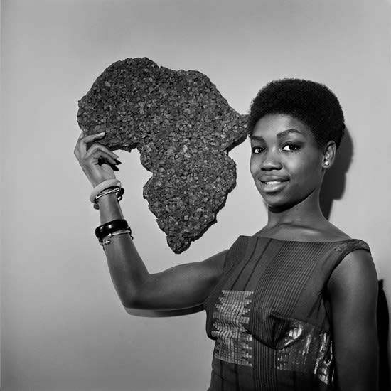 Kwame Brathwaite, Untitled (Nomsa with Africa corkboard at AJASS studios), 1964 c.