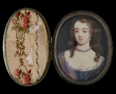 Susan Penelope Rosse, A Lady, probably Elizabeth (née Wriothesley), Duchess of Montagu when Countess of Northumberland (1646-90), wearing dark blue dress over white chemise, a mauve and gold cloak over her shoulder, pearls at her neck and large drop pearl earrings, 1670s