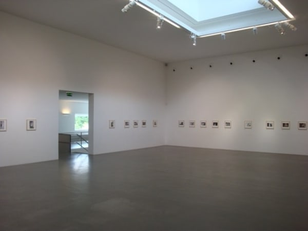 Julião Sarmento, 75 fotografias, 35 mulheres, 42 anos (75 photographs, 35 woman, 42 years), 2011