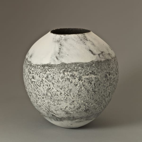 Gabriele Koch, Snow-covered Pot, 2021