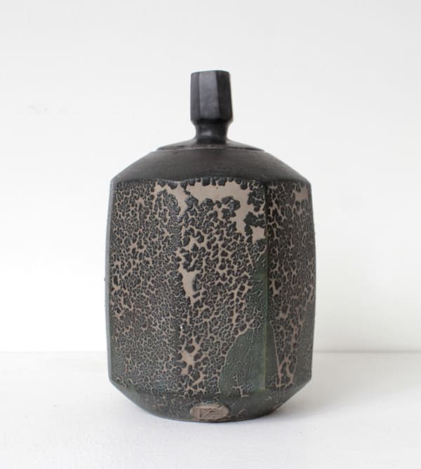 Tim Andrews, Faceted lidded piece, 2021