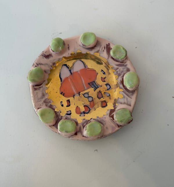 Louise Kaye, Lone bee