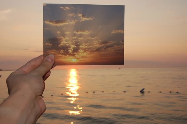 Lisa Oppenheim The Sun Is Always Setting Somewhere Else, 2006 Sound projection with 80 slides Courtesy of the Artist and Tanya Bonakdar Gallery