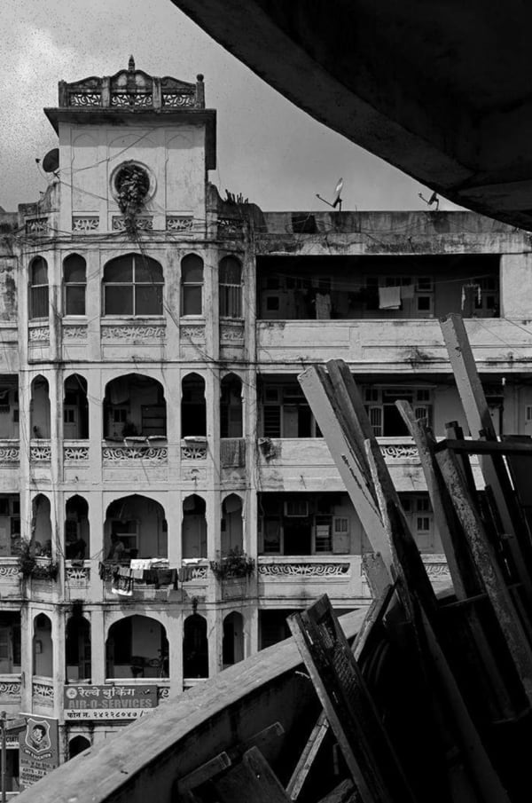 Chirodeep Chaudhuri INDIAN MERCANTILE BLDG, Ranade Road; Dadar (W), 2020 Archival print on Hahnemuhle Photo Matt 8 x 12 inches