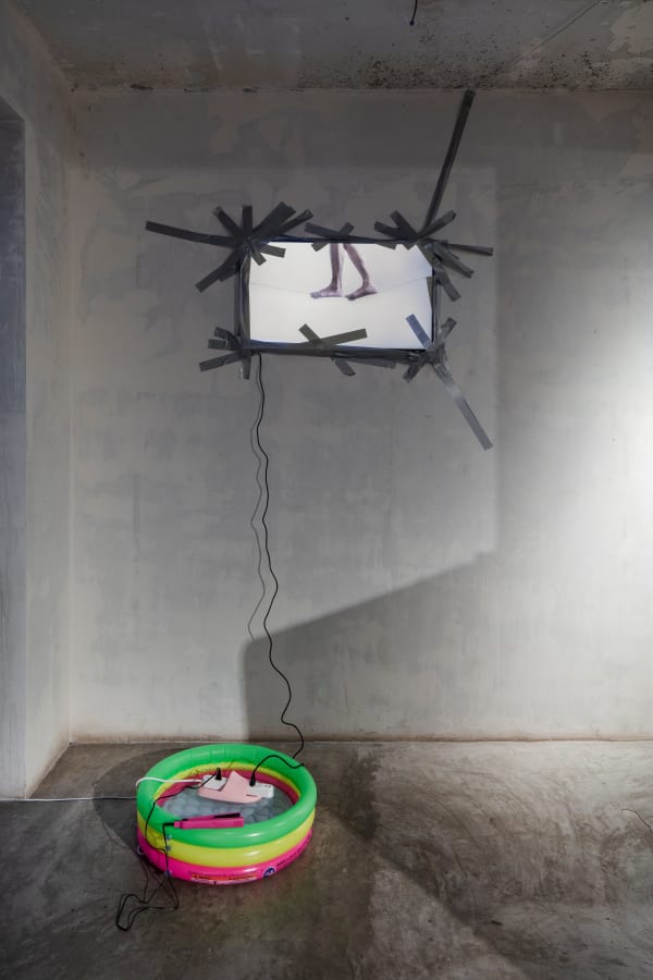 Emilio Bianchic, Cuerda Floja (Tightrope), 2024