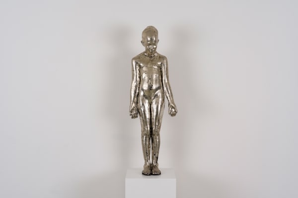 Kiki Smith, Untitled, 1995, palladium leaf on silicon bronze, 123,8 x 41,3 x 28,6 cm, photo credit Maximilian Geuer