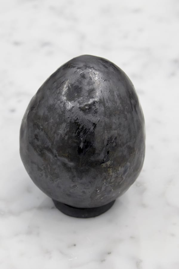 Sári Ember, Small black egg, 2020