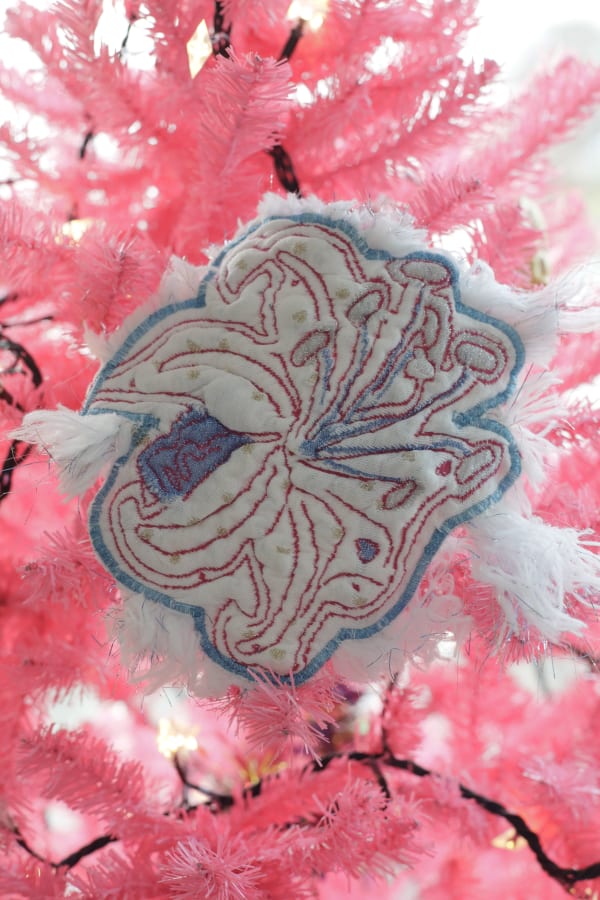 Lola van Praag, Broche L