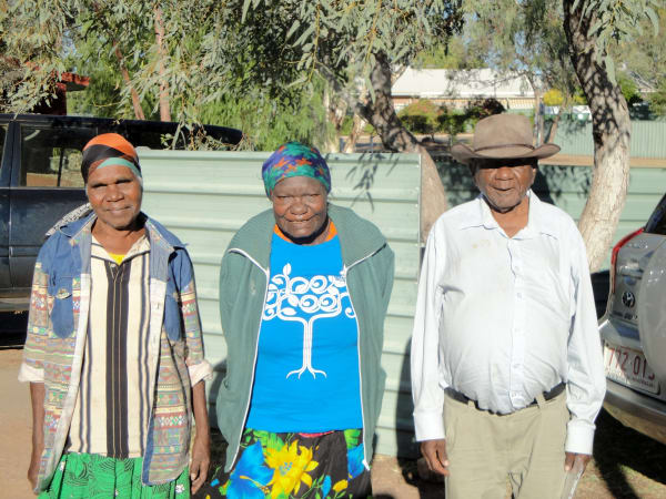 Gladdy Kemarre, Angelina Ngal Pwerle (left), Gladdy Kemarre (middle) & Billy Benn Perrurle (right), 2023