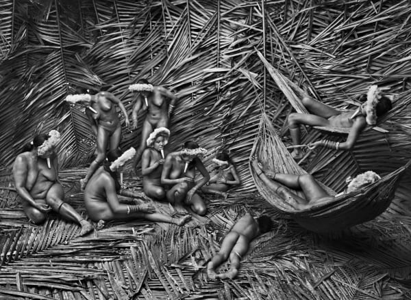 Sebastião Salgado, Zo’é women generally use urucum (Bixa orellana), the red fruit of the urucum plant, to color their bodies. Zo’é Indigenous Territory, State of Pará, Brazil, 2009