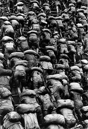 Sebastião Salgado, Serra Pelada, Brazil (backs, climbing workers), 1986/2000