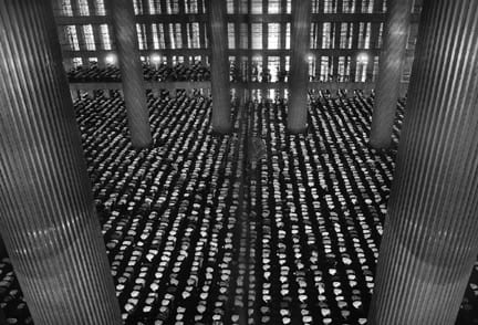 Sebastião Salgado, Indonesia (many Moslems praying), 1996/2002