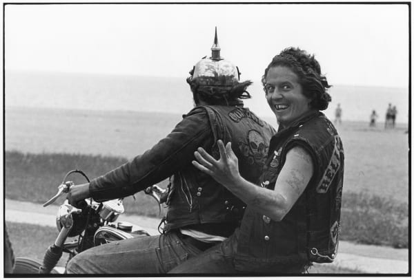 Danny Lyon, Funny Sonny packing with Zipco, Milwaukee, 1966