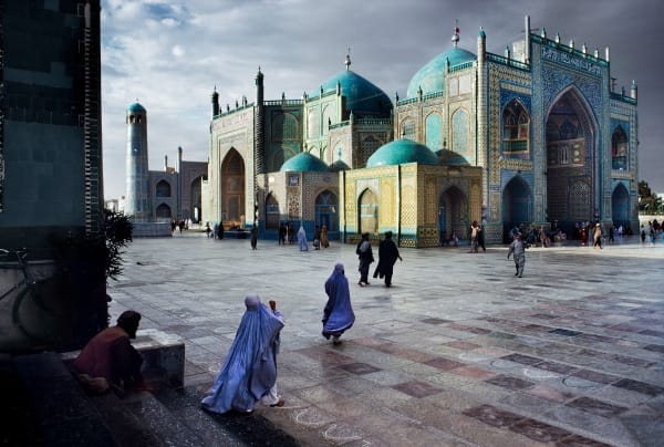 Steve McCurry, Hazrat Ali Mosque, Mazar-i-Sharif, Afghanistan, 1992