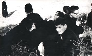 Mario Giacomelli, Pretini (resting on hillside), 1962-63