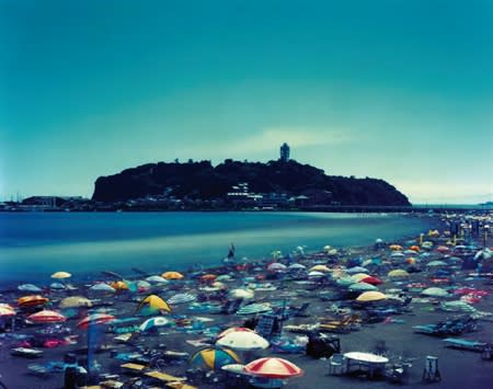 Ken Kitano, Morning to Evening, Katase-Enoshima Seaside Beach, Kanagawa, from the series One Day, 2007