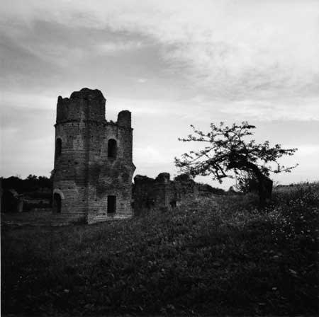 Graciela Iturbide, Untitled, from the series asor [ruins in field]